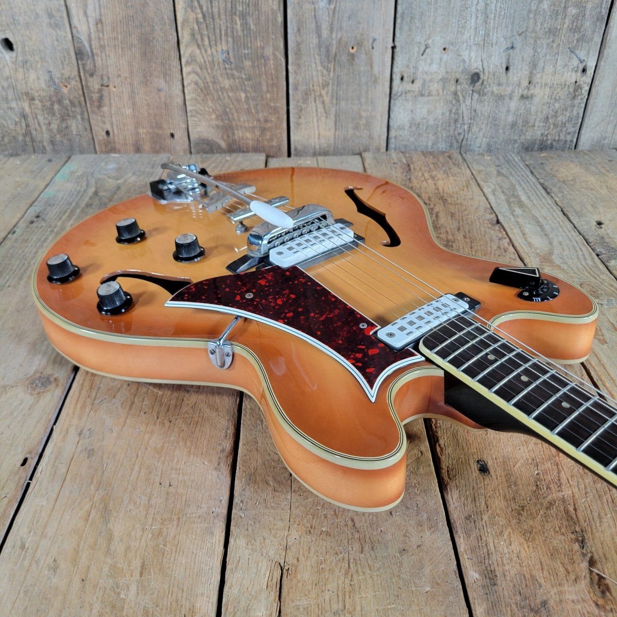 Eko 1963 Barracuda 290 w/ Hard Case Excellent - Mahar's Vintage Guitars