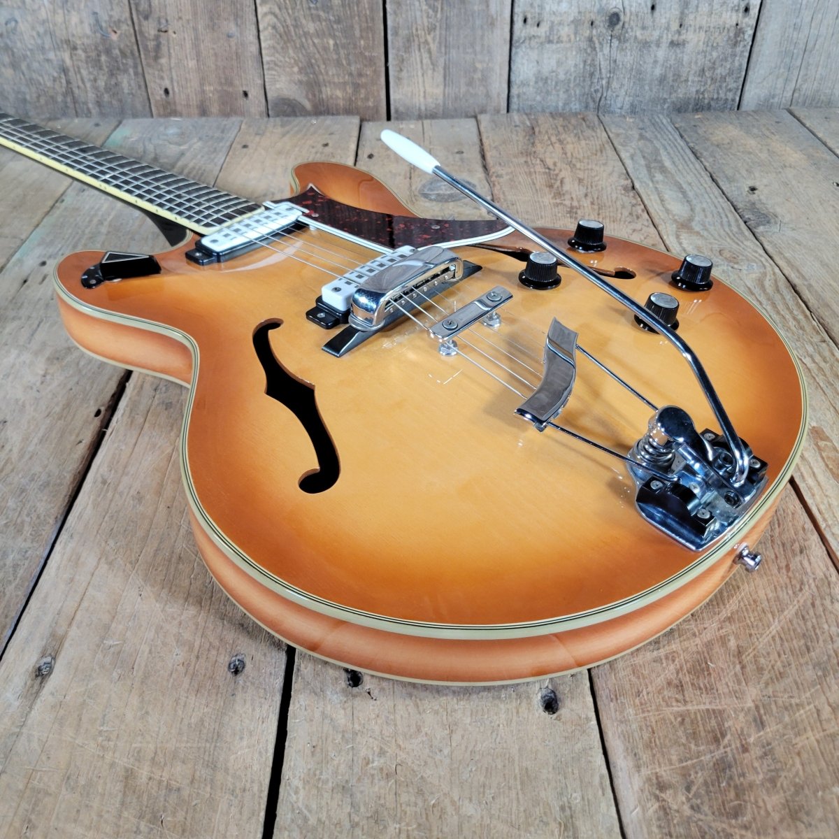 Eko 1963 Barracuda 290 w/ Hard Case Excellent - Mahar's Vintage Guitars