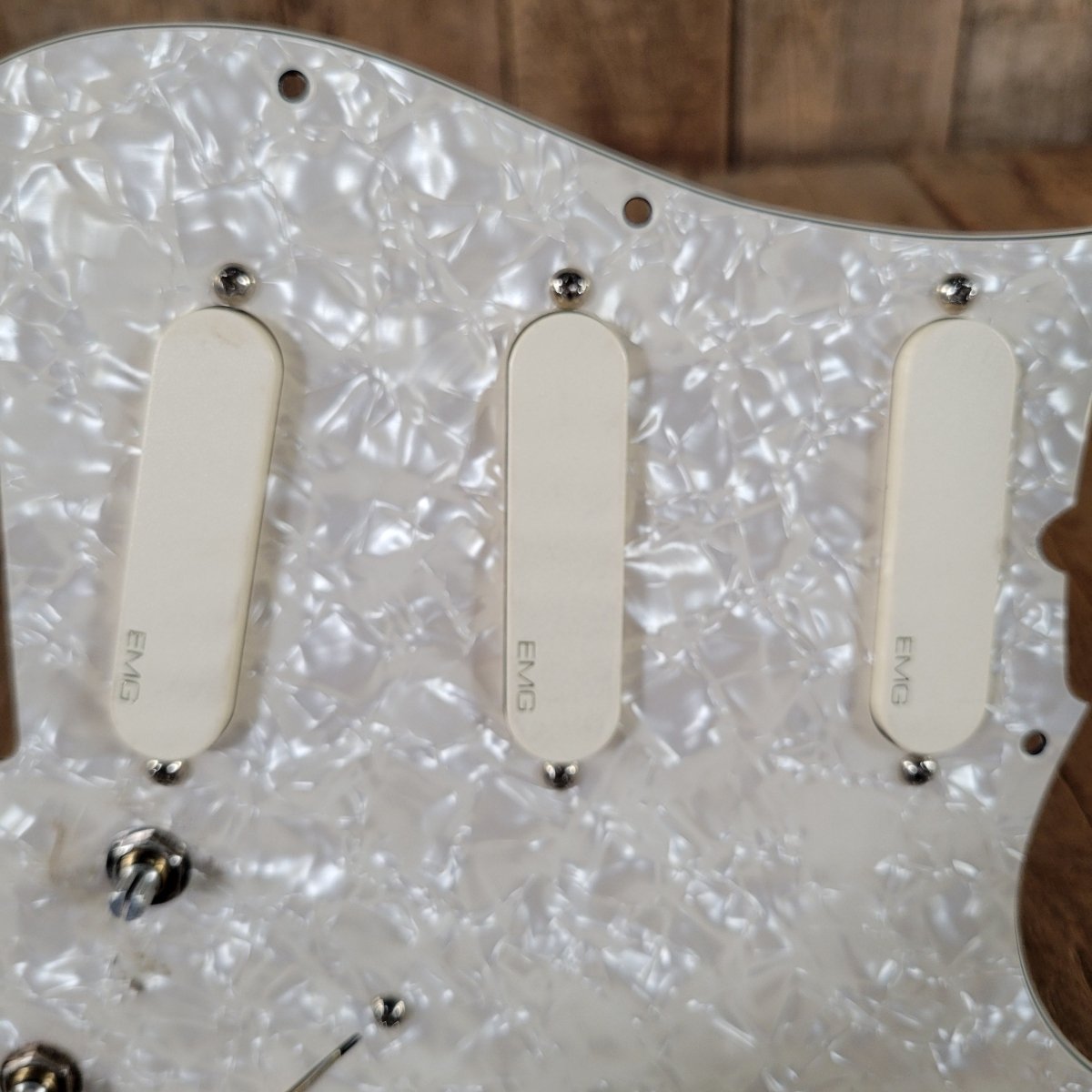 EMG SA Strat Pickup Set White — EXG, SPC, Complete Harness - Mahar's Vintage Guitars