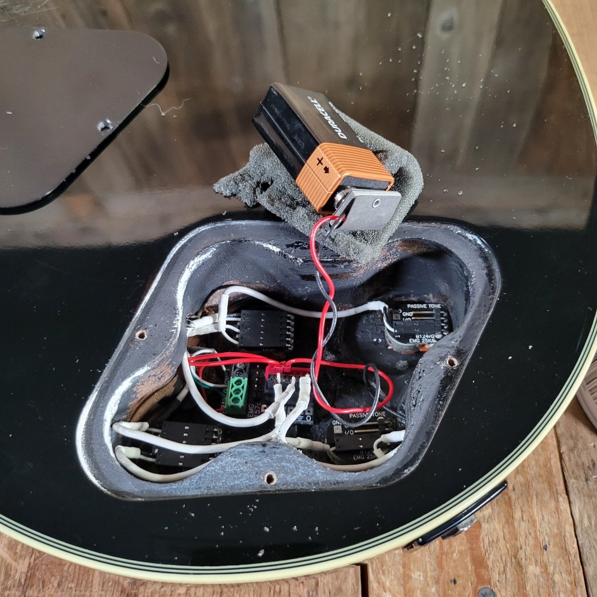 Epiphone Les Paul Custom Ebony 2008 w/ EMGs & SKB Gig Bag - Mahar's Vintage Guitars