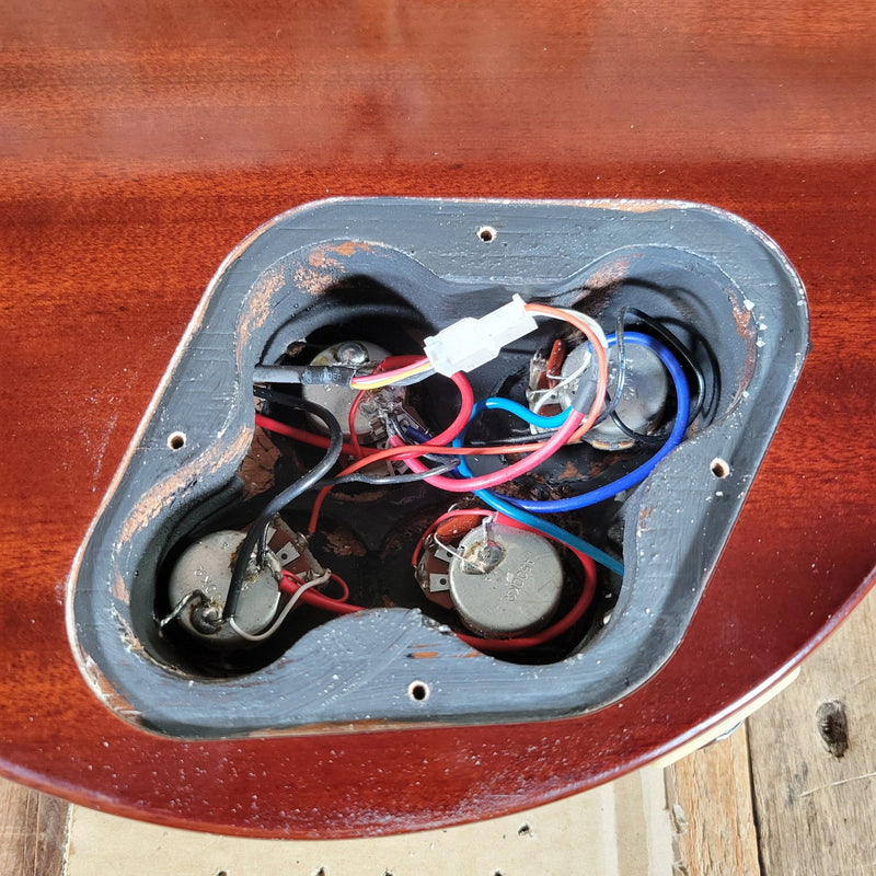 Epiphone Les Paul Standard 2006 – Flamed Maple Top, Classic Sunburst, Vintage Tone & Playability - Mahar's Vintage Guitars