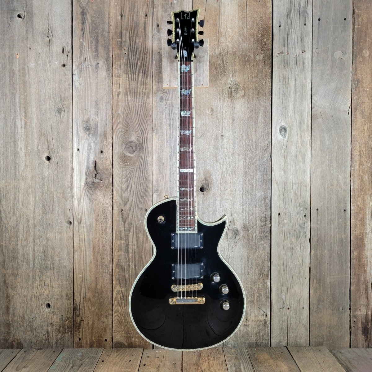 ESP LTD Deluxe EC - 1000 2007 Black with EMG Pickups and Hard Case - Mahar's Vintage Guitars