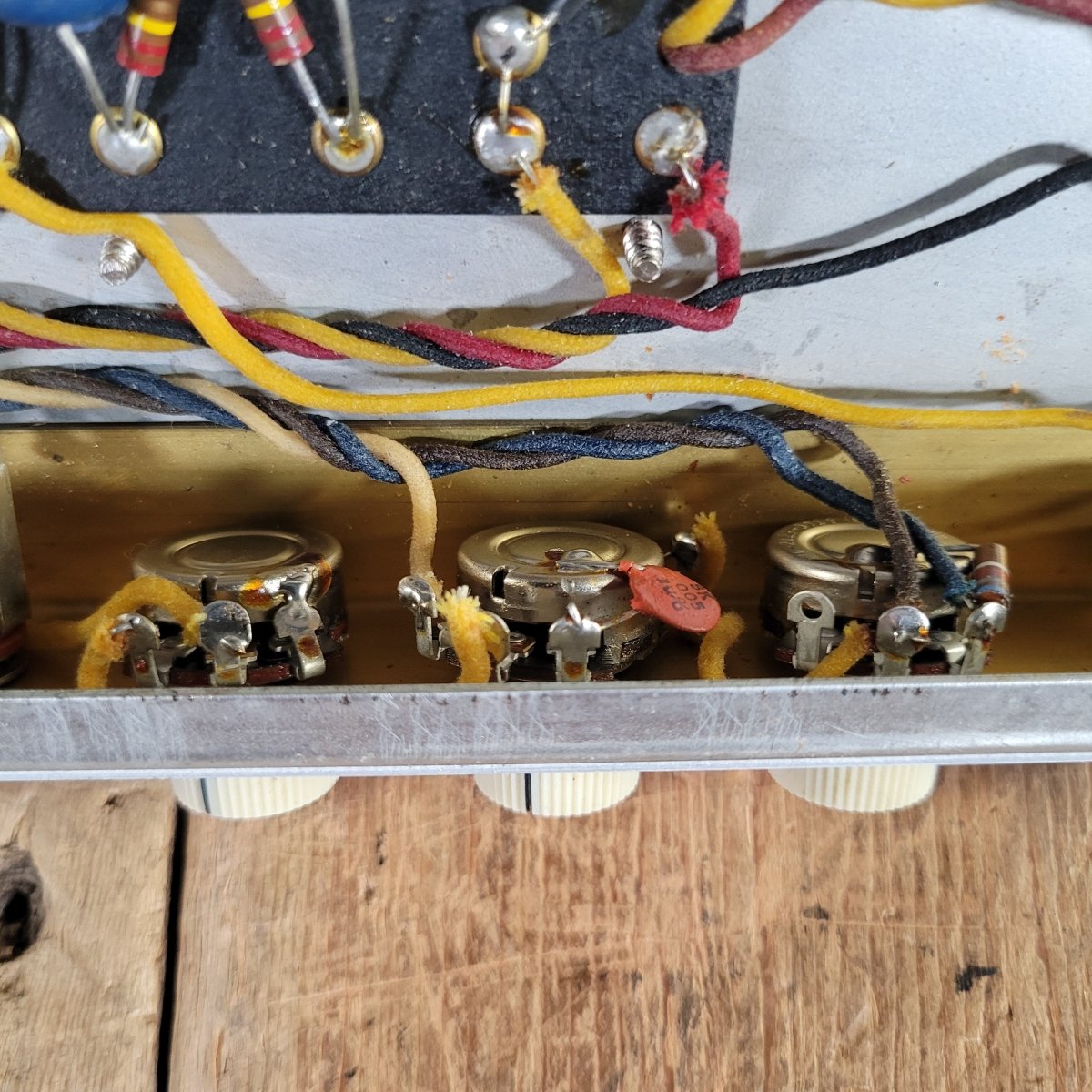 Fender 1962 Bassman 6G6 - B Blonde Head 2x12 Cab Serviced - Mahar's Vintage Guitars