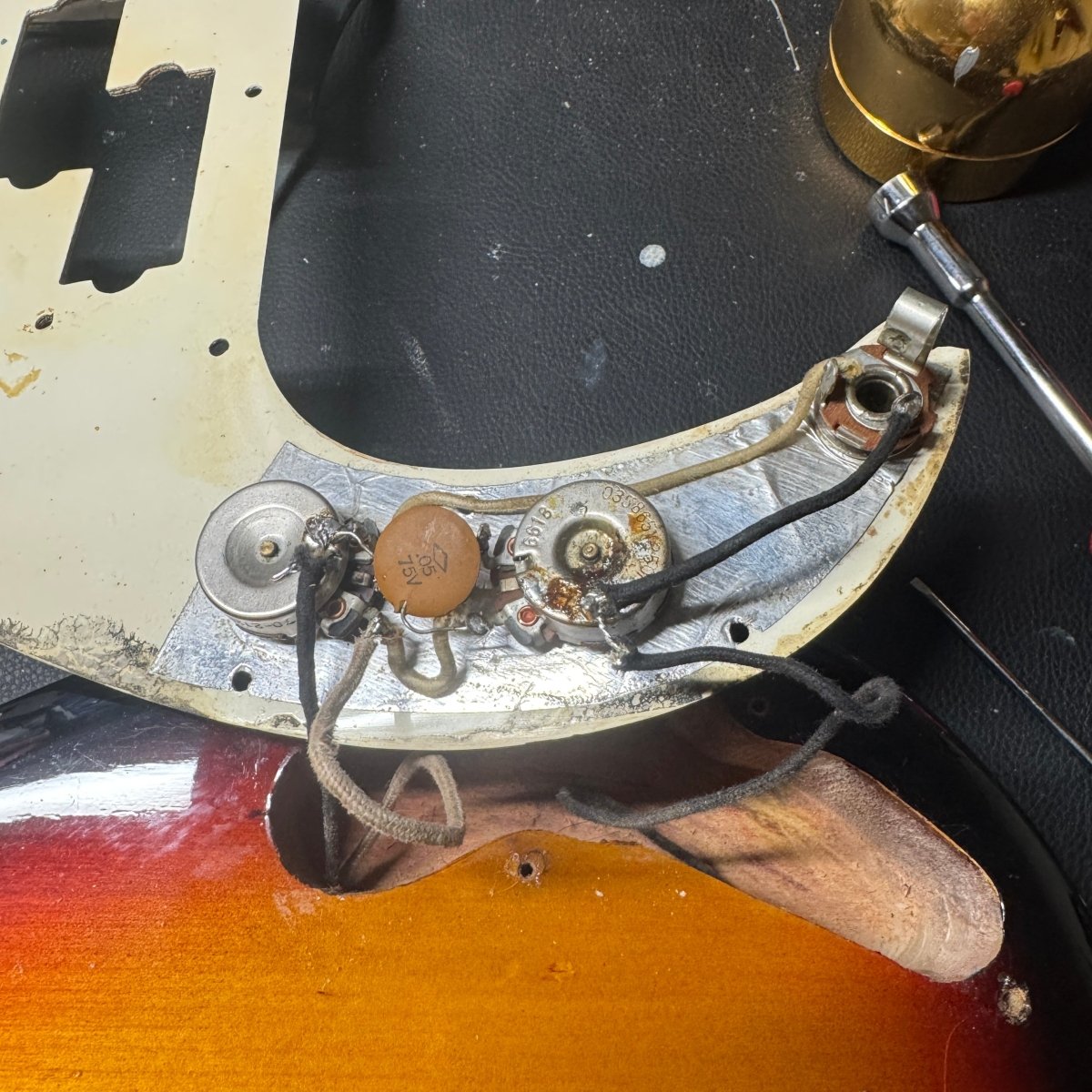 Fender 1963 Precision Bass Sunburst Refinished w/ Modern Hard Case - Mahar's Vintage Guitars