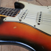 Fender 1965 Stratocaster Sunburst Non-Orig Hard Case, Very Good - Mahar's Vintage Guitars