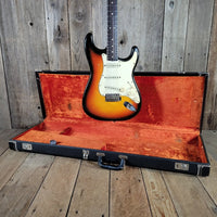 Fender 1965 Stratocaster Sunburst Non-Orig Hard Case, Very Good - Mahar's Vintage Guitars