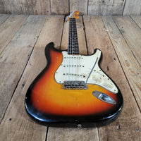 Fender 1965 Stratocaster Sunburst Non-Orig Hard Case, Very Good - Mahar's Vintage Guitars