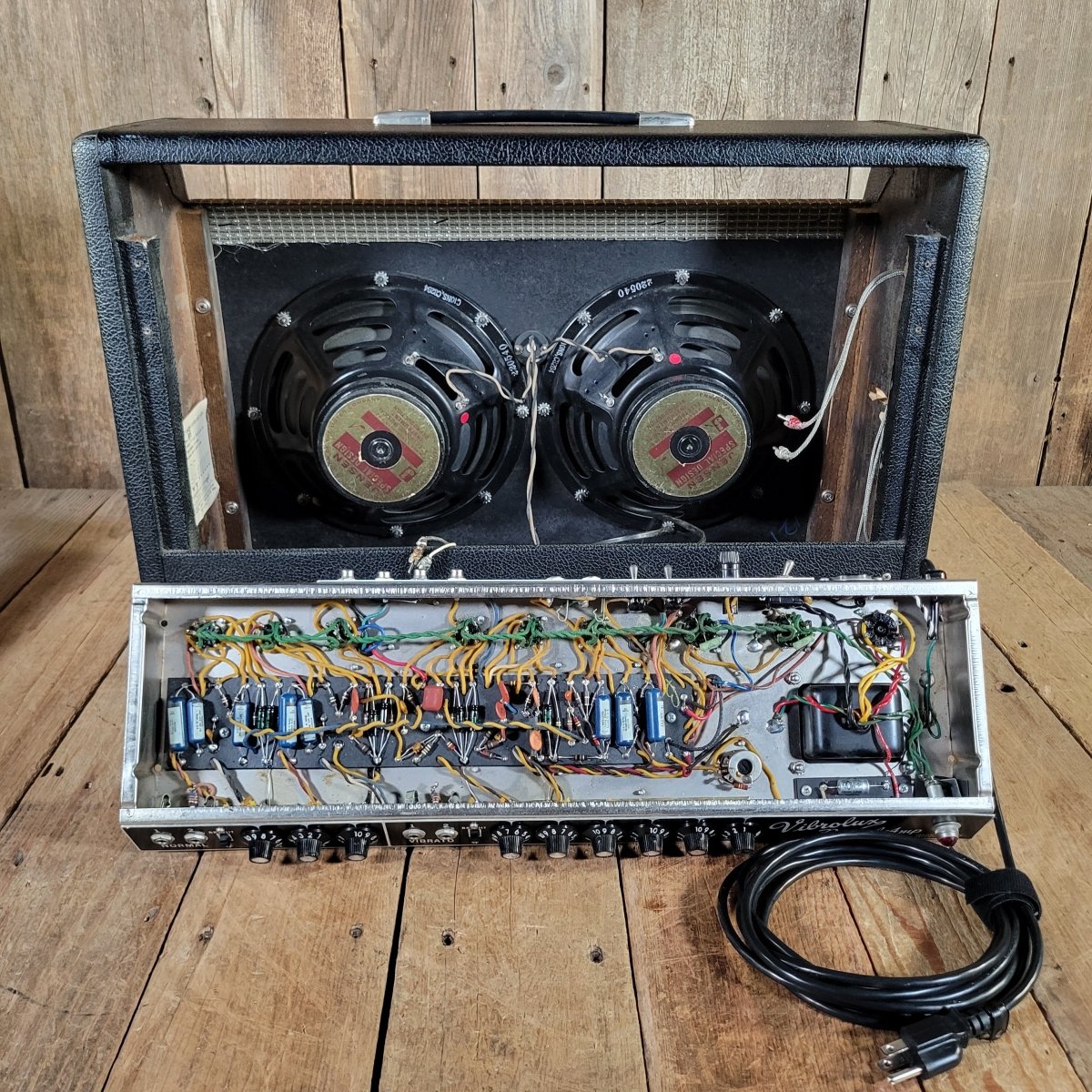 Fender 1965 Vibrolux Reverb AA864 W/ Footswitch & Cover Excellent - Mahar's Vintage Guitars