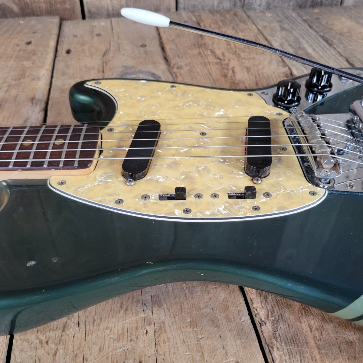 Fender Mustang Competition Burgundy | Mahar's Guitars – Mahar's