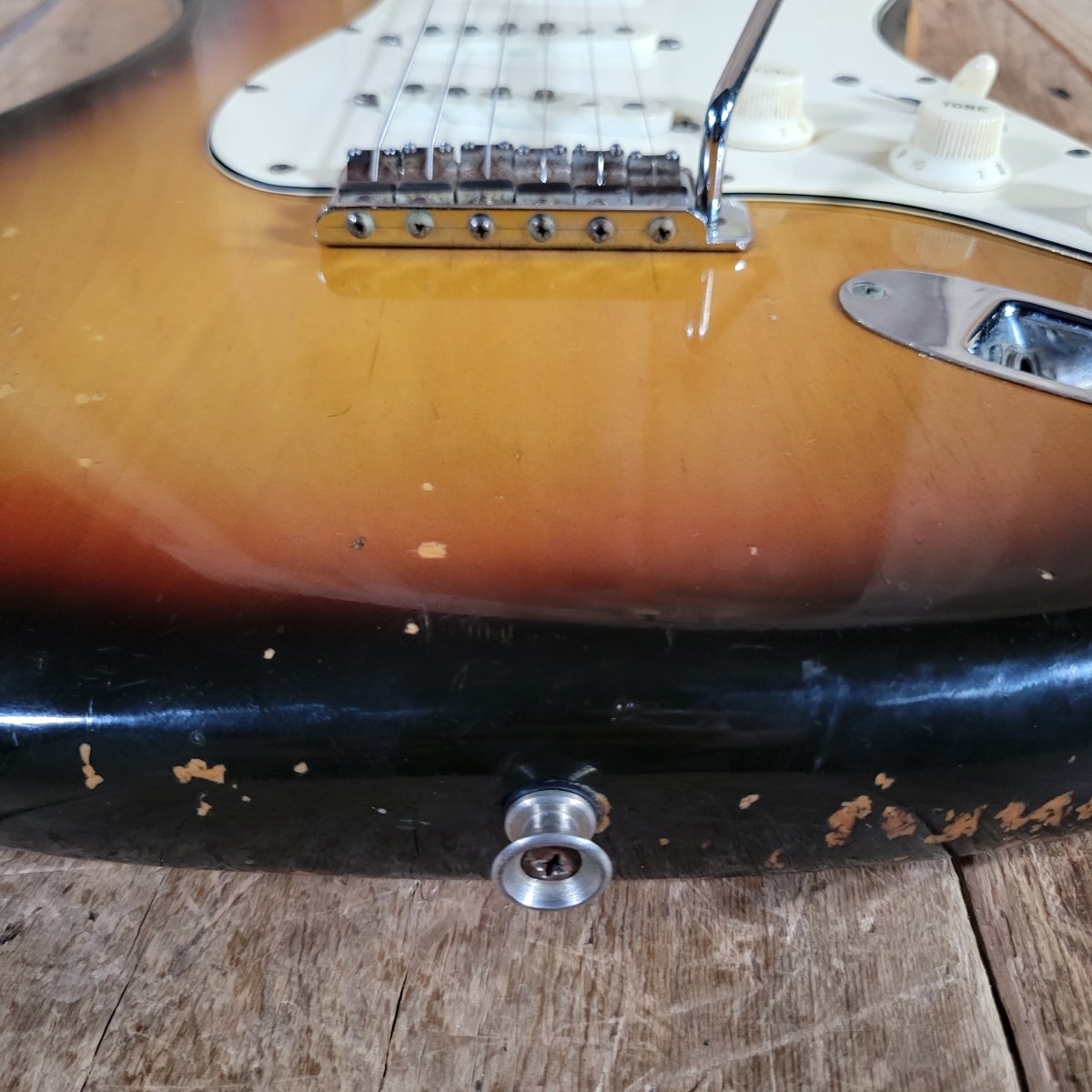 Fender 1969 Stratocaster Sunburst w/ original case Excellent - Mahar's Vintage Guitars