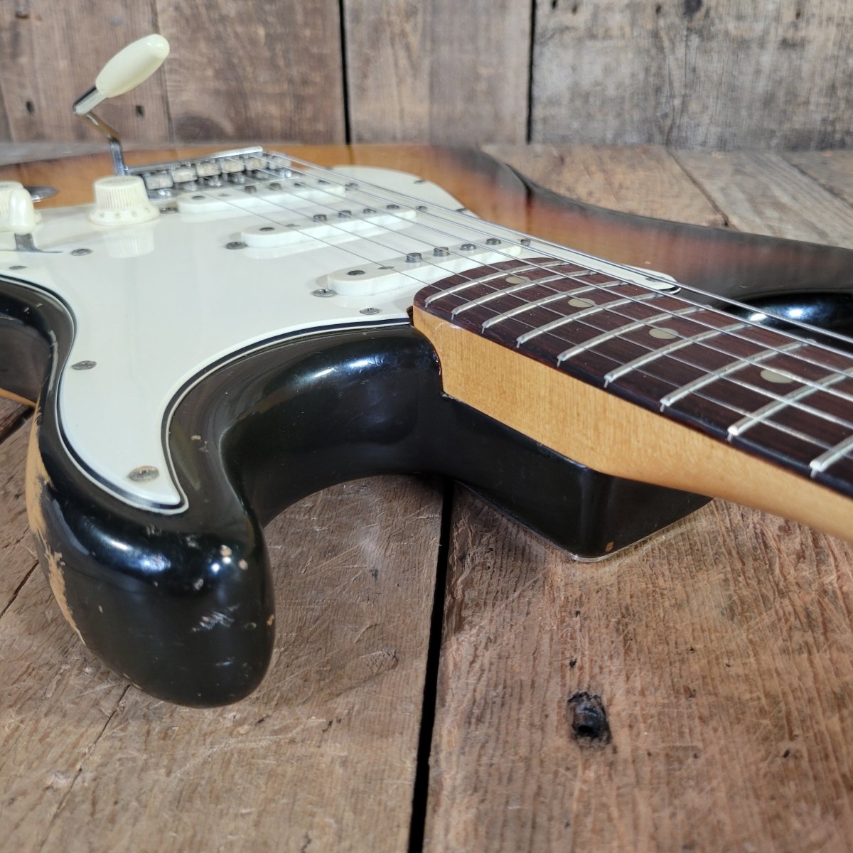 Fender 1969 Stratocaster Sunburst w/ original case Excellent - Mahar's Vintage Guitars
