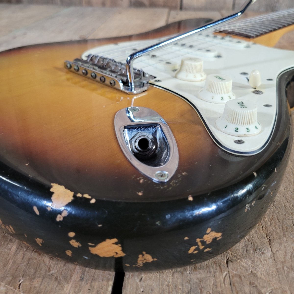 Fender 1969 Stratocaster Sunburst w/ original case Excellent - Mahar's Vintage Guitars