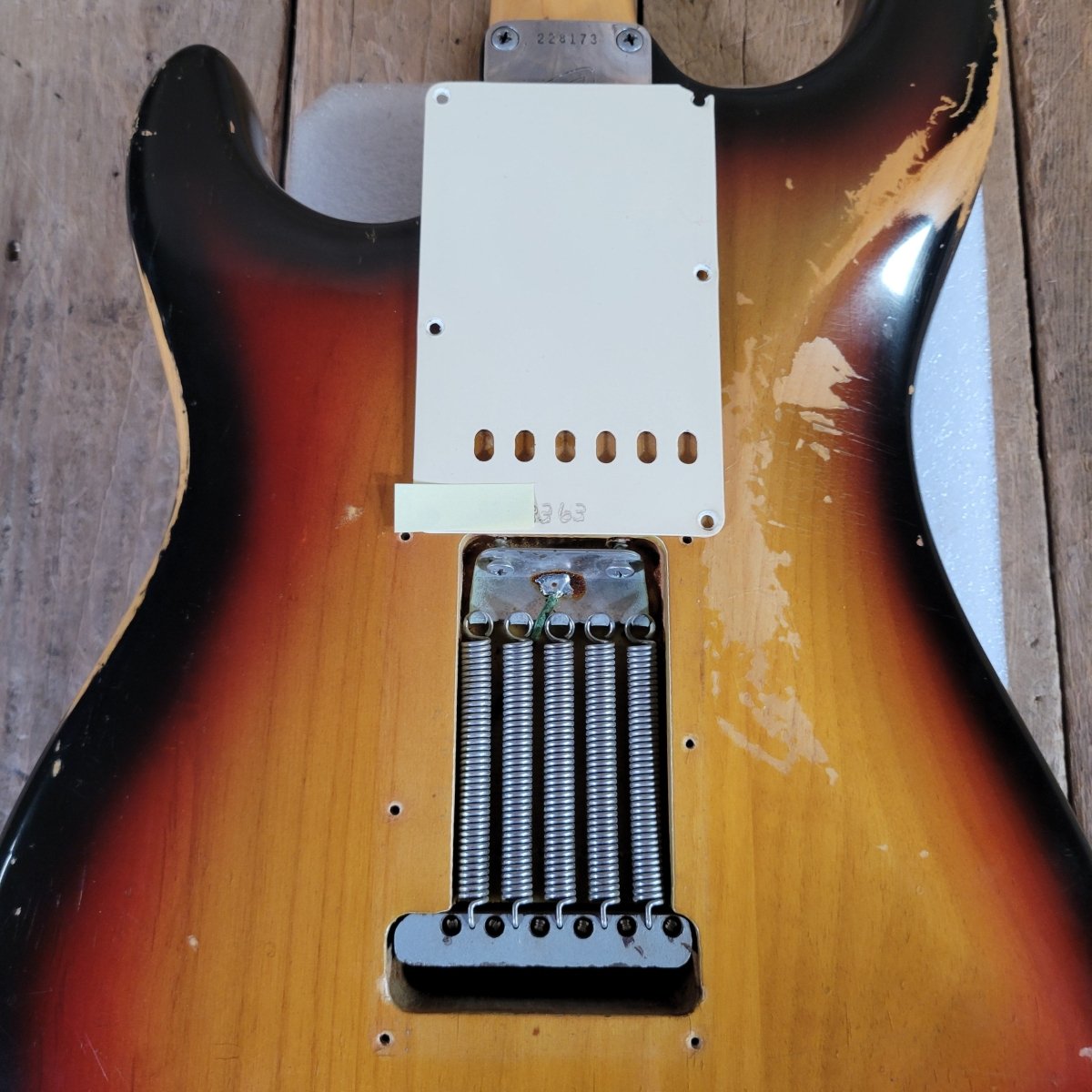 Fender 1969 Stratocaster Sunburst w/ original case Excellent - Mahar's Vintage Guitars
