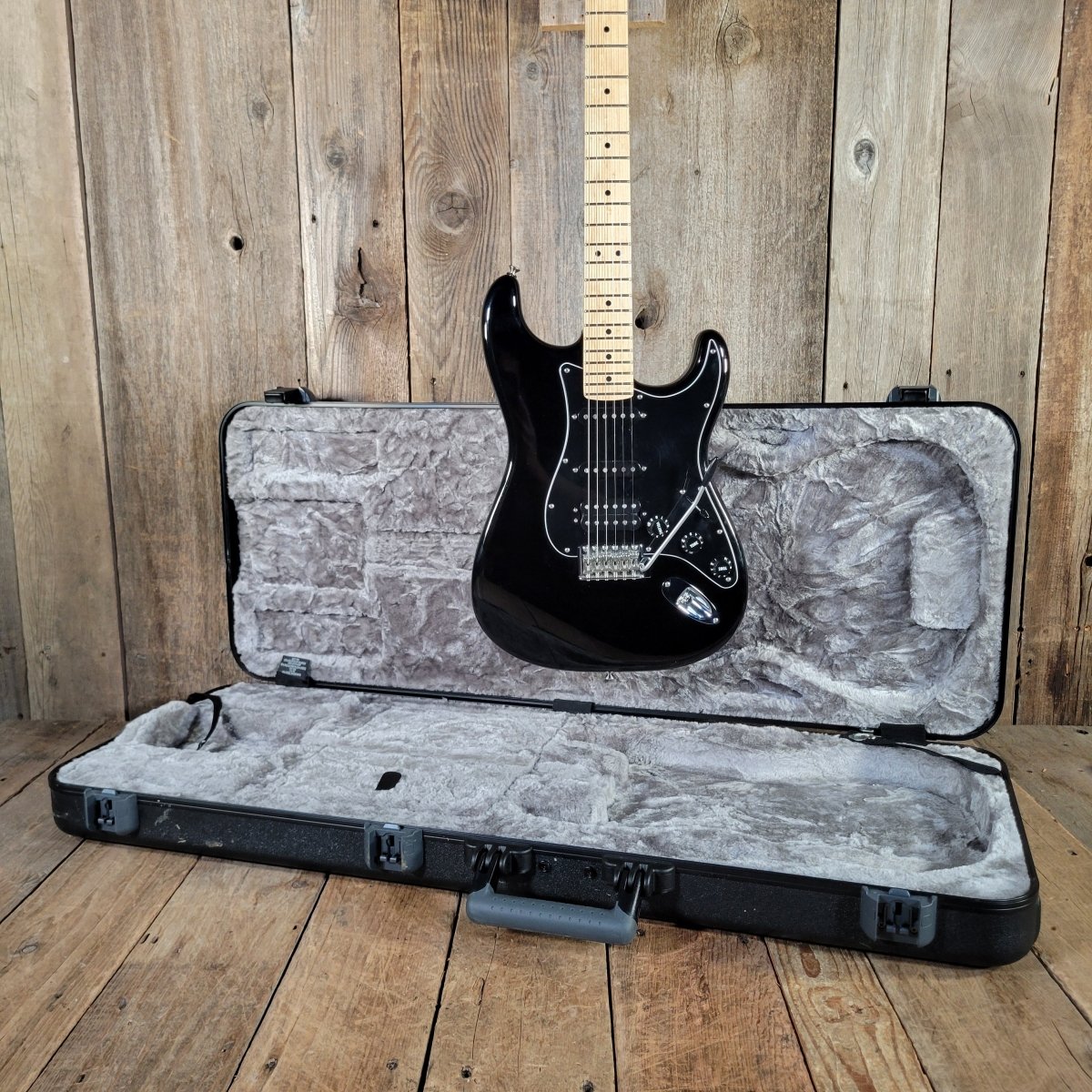 Fender 2018 American Performer Stratocaster HSS Black Excellent - Mahar's Vintage Guitars