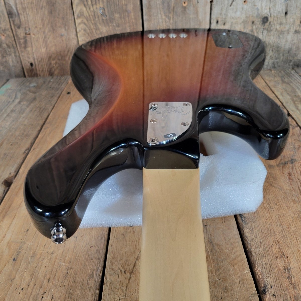 Fender American Deluxe Jazz Bass 2006 with Original Case and Paperwork - MINT - Mahar's Vintage Guitars