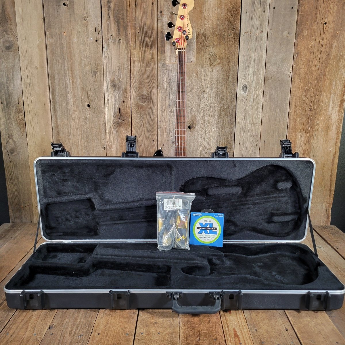 Fender American Deluxe Jazz Bass 2006 with Original Case and Paperwork - MINT - Mahar's Vintage Guitars