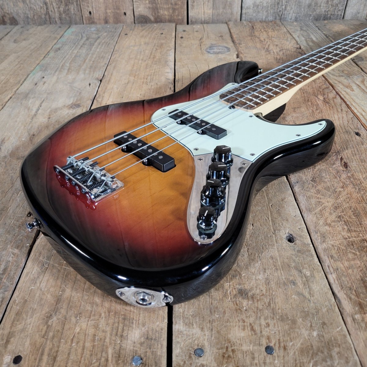 Fender American Deluxe Jazz Bass 2006 with Original Case and Paperwork - MINT - Mahar's Vintage Guitars