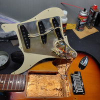 Fender American Standard Stratocaster 1995 – Upgraded with 60s Reissue Pickups & Case - Mahar's Vintage Guitars