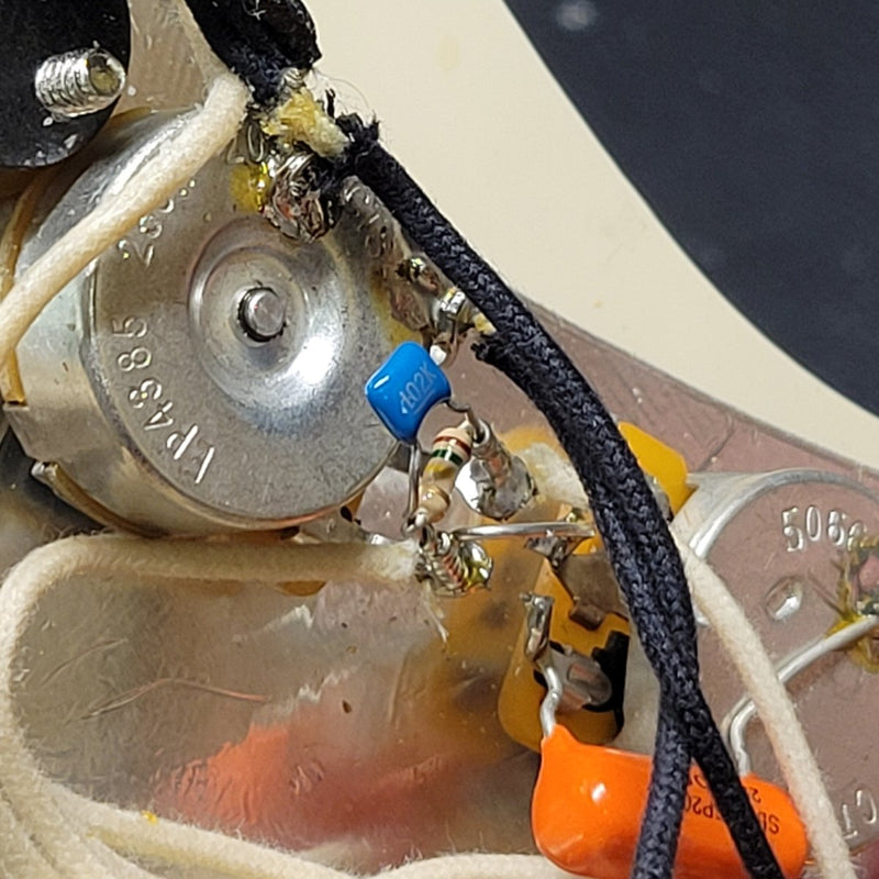 Fender American Standard Stratocaster 1995 – Upgraded with 60s Reissue Pickups & Case - Mahar's Vintage Guitars