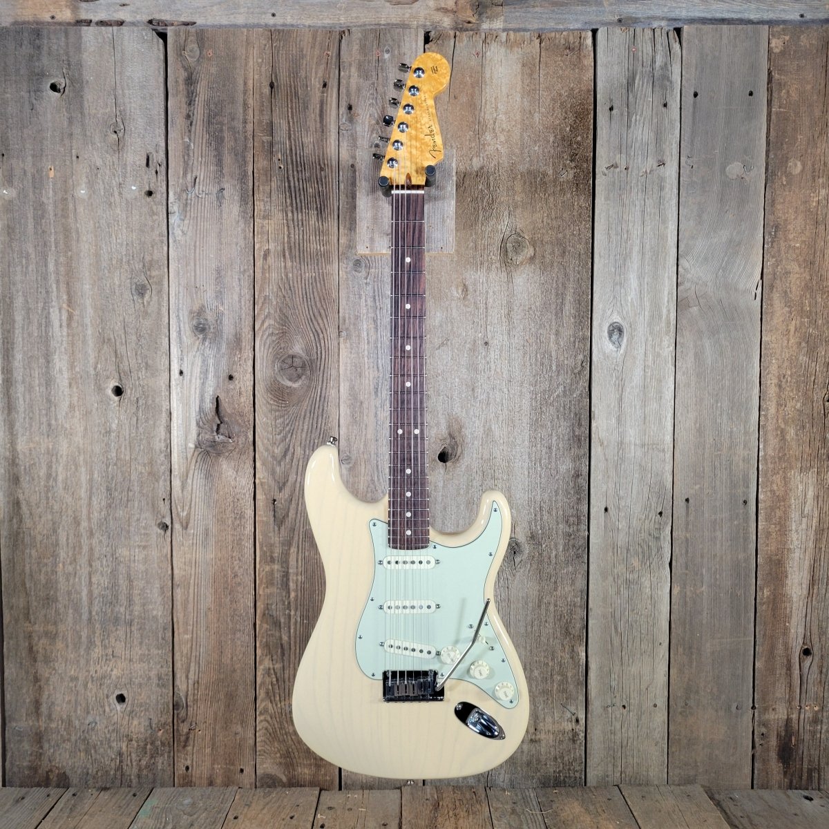 Fender Custom Deluxe Stratocaster 2009 Honey Blonde AY Pickups - Mahar's Vintage Guitars