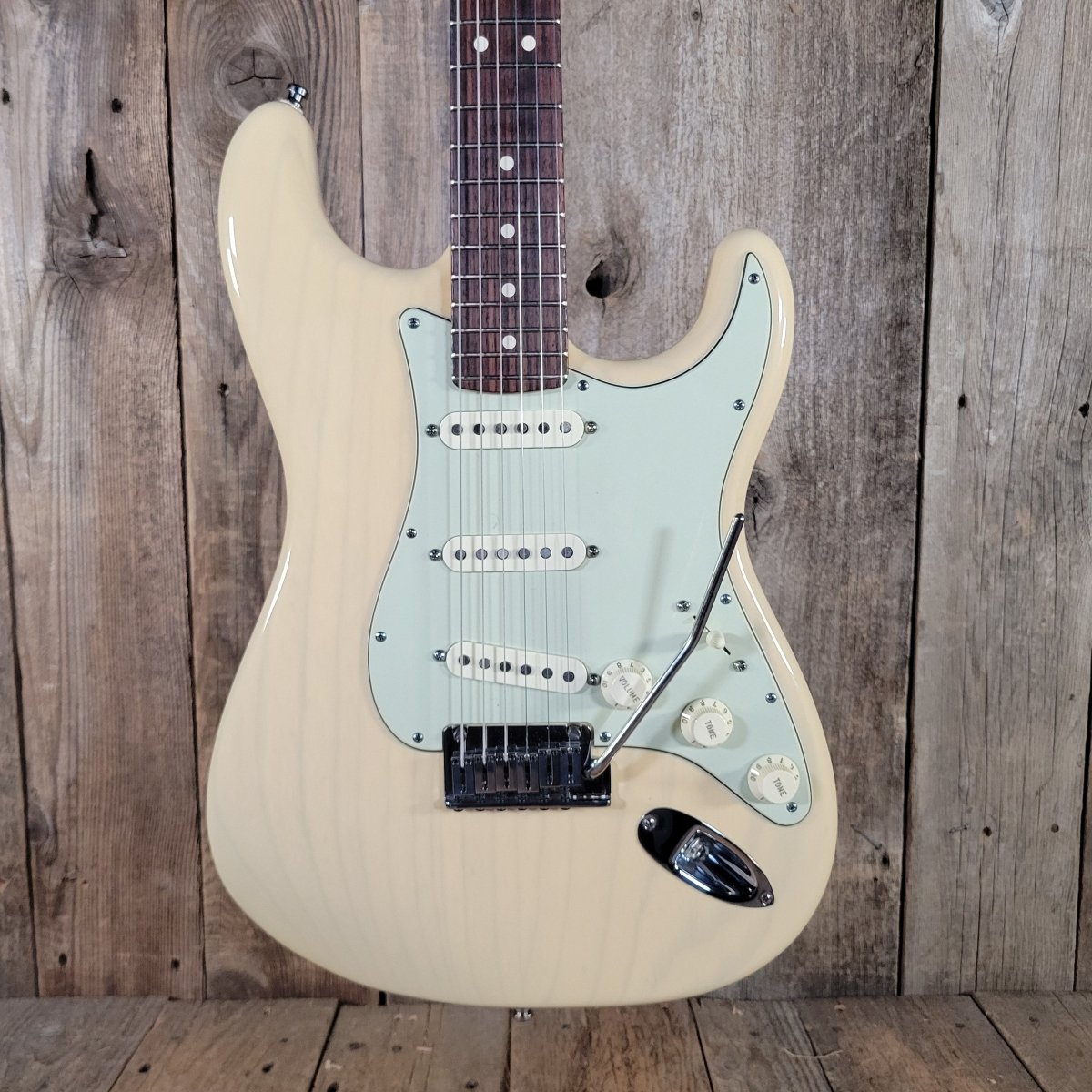 Fender Custom Deluxe Stratocaster 2009 Honey Blonde AY Pickups - Mahar's Vintage Guitars