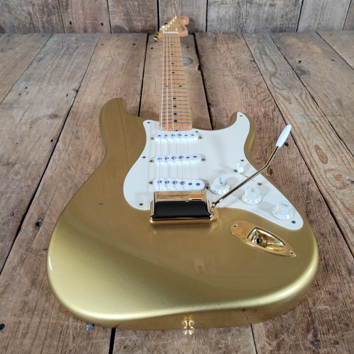 Fender Custom Shop '54 Strat 1998 Aztec Gold — Gold Hardware - Mahar's Vintage Guitars