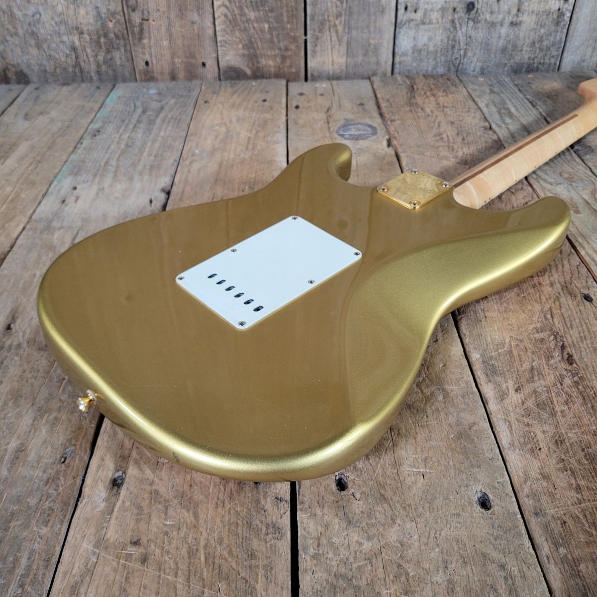 Fender Custom Shop '54 Strat 1998 Aztec Gold — Gold Hardware - Mahar's Vintage Guitars