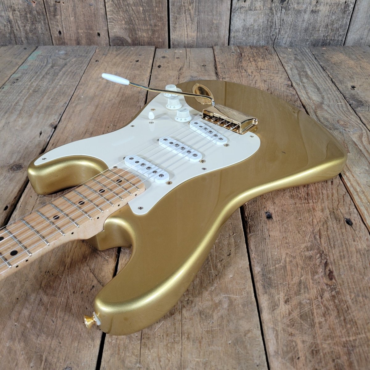 Fender Custom Shop '54 Strat 1998 Aztec Gold — Gold Hardware - Mahar's Vintage Guitars