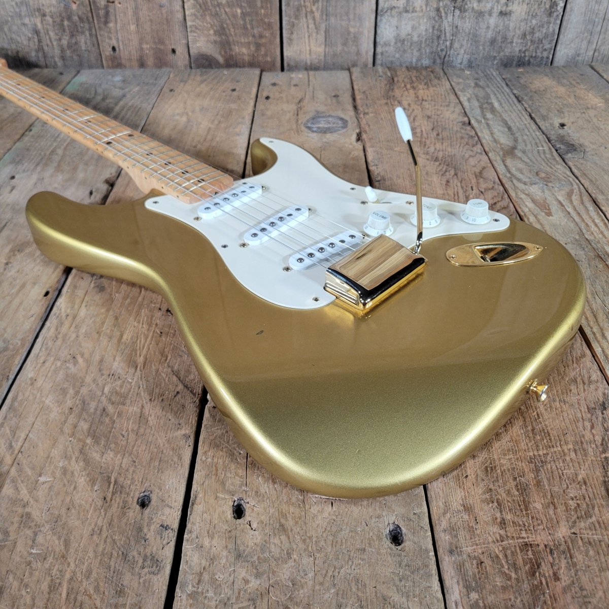 Fender Custom Shop '54 Strat 1998 Aztec Gold — Gold Hardware - Mahar's Vintage Guitars