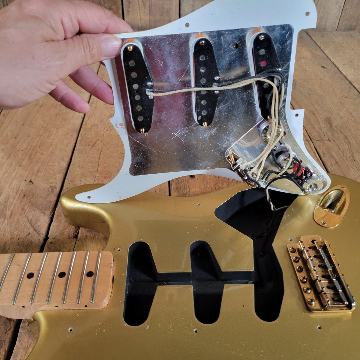 Fender Custom Shop '54 Strat 1998 Aztec Gold — Gold Hardware - Mahar's Vintage Guitars