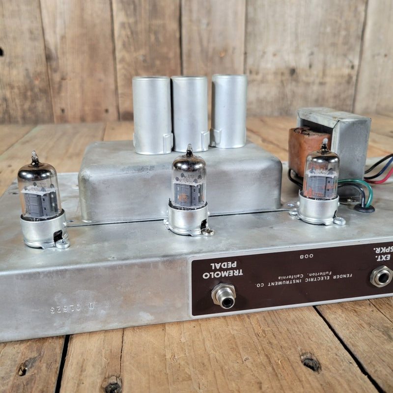 Fender Deluxe 1962 – Brown Tolex Tube Combo Amp, Near Mint, Original Oxford Speaker - Mahar's Vintage Guitars