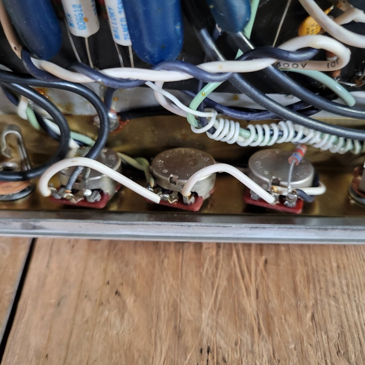 Fender Deluxe Reverb 1976 Silverface — Near Mint w/ Cover & Pedal - Mahar's Vintage Guitars