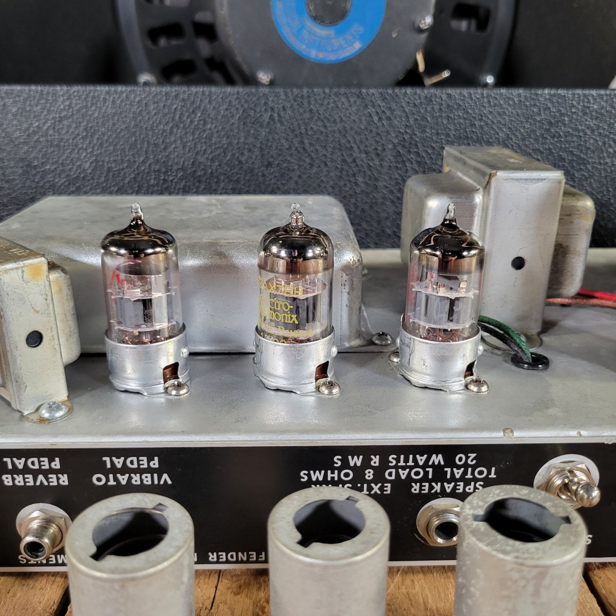 Fender Deluxe Reverb 1976 Silverface — Near Mint w/ Cover & Pedal - Mahar's Vintage Guitars