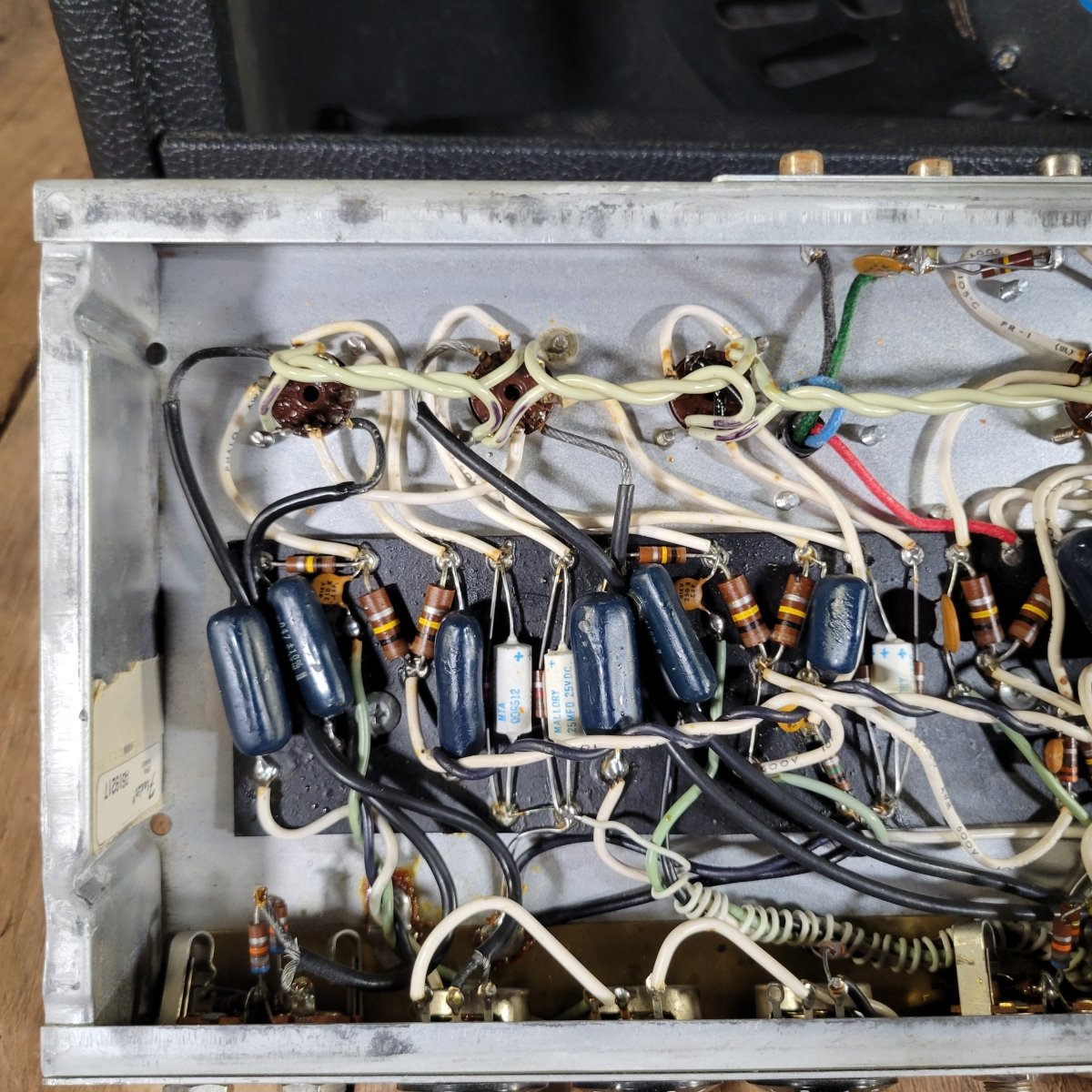 Fender Deluxe Reverb 1976 Silverface — Near Mint w/ Cover & Pedal - Mahar's Vintage Guitars