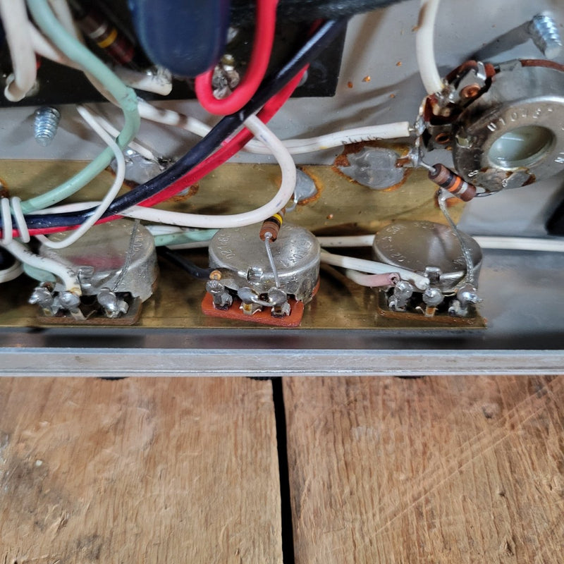 Fender Deluxe Reverb Combo 1977 - Mahar's Vintage Guitars