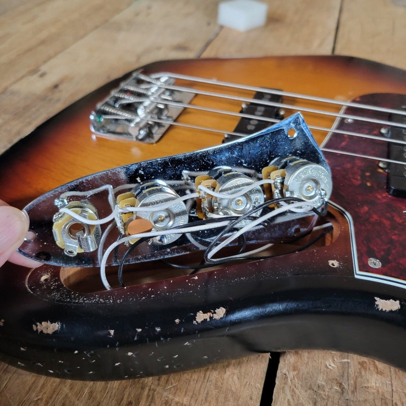 Fender Jazz Bass Road Worn 60s Sunburst MIM 2017 w/Gig Bag - Mahar's Vintage Guitars