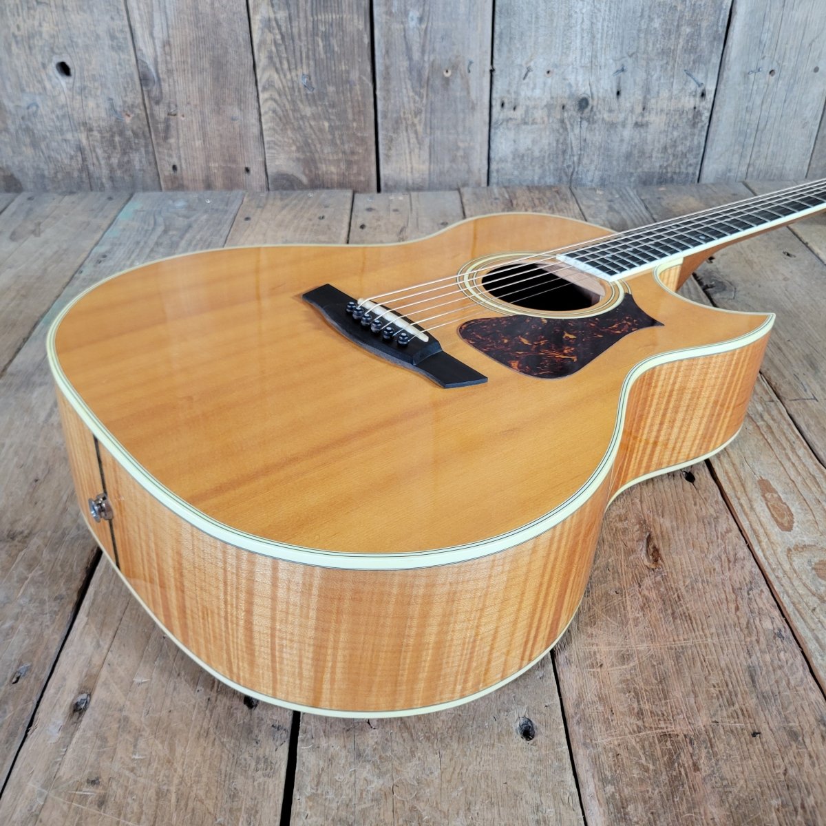 Fender LS - 60 Spring Hill 1995 — 440 Made, Near Mint, OHSC - Mahar's Vintage Guitars