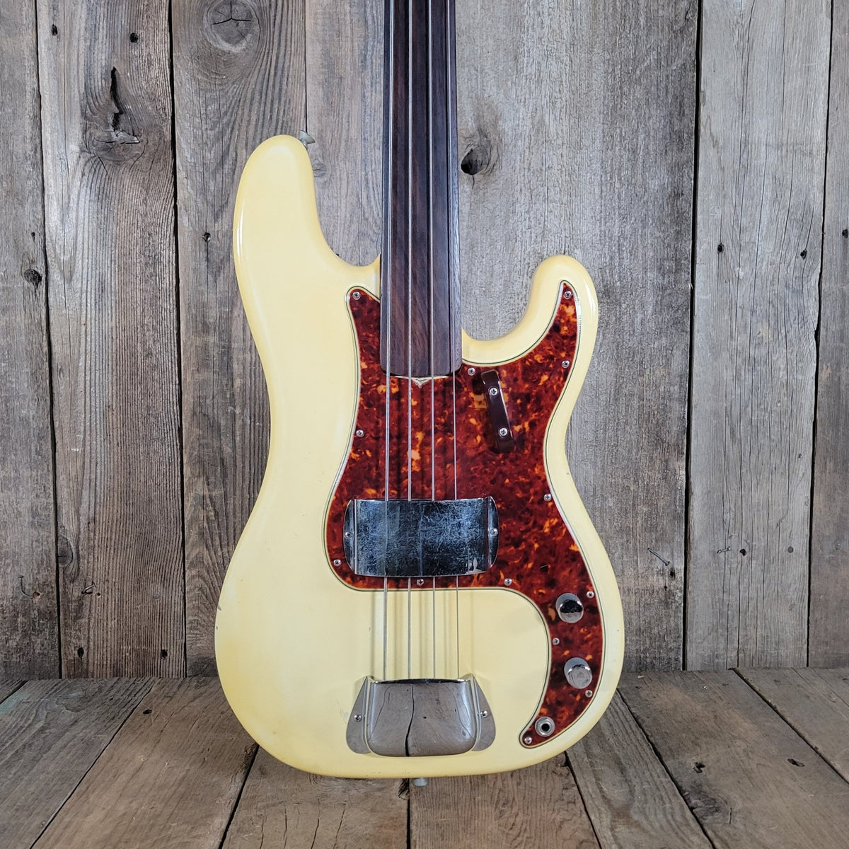Fender P Bass Fretless Olympic White Wildly Flamed Neck 1971 Vintage Precision Bass - Mahar's Vintage Guitars