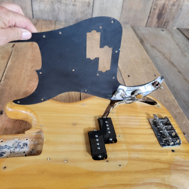 Fender Precision Bass 1975 – Vintage Sunburst Bass Guitar with Late - ’60s Fender Case (1967–1971) - Mahar's Vintage Guitars