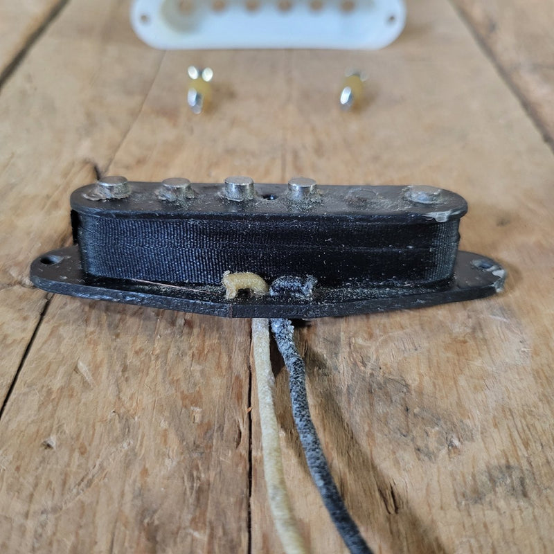Fender Stratocaster 1963 Middle Pickup Black Bottom Rewound Orig Screws Non Orig Cover - Mahar's Vintage Guitars