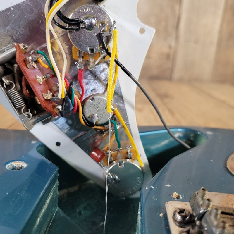 Fender Stratocaster MIM Lake Placid Blue 1992–93 w/ Gig Bag - Mahar's Vintage Guitars