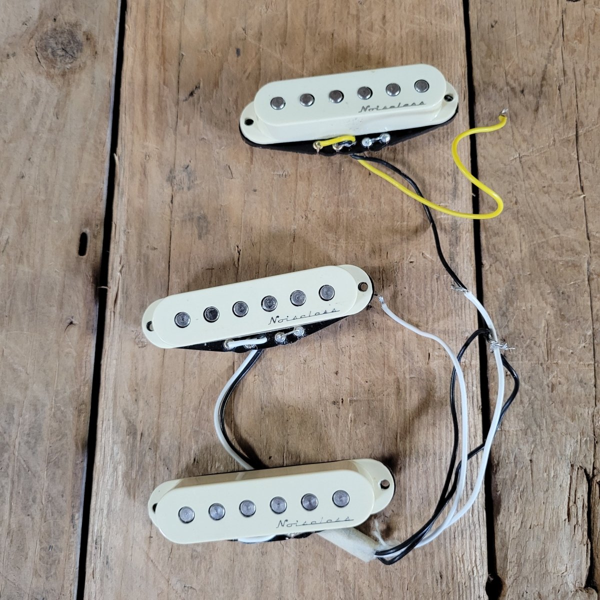 Fender Stratocaster Noiseless Pickup Set (3) with covers & Screws - Mahar's Vintage Guitars