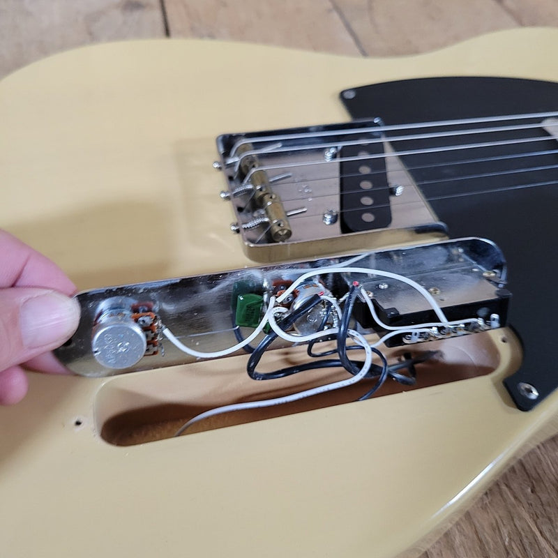 Fender Telecaster ’52 Reissue TL - 52DEX2 CIJ 1998 w/ Tweed Case - Mahar's Vintage Guitars