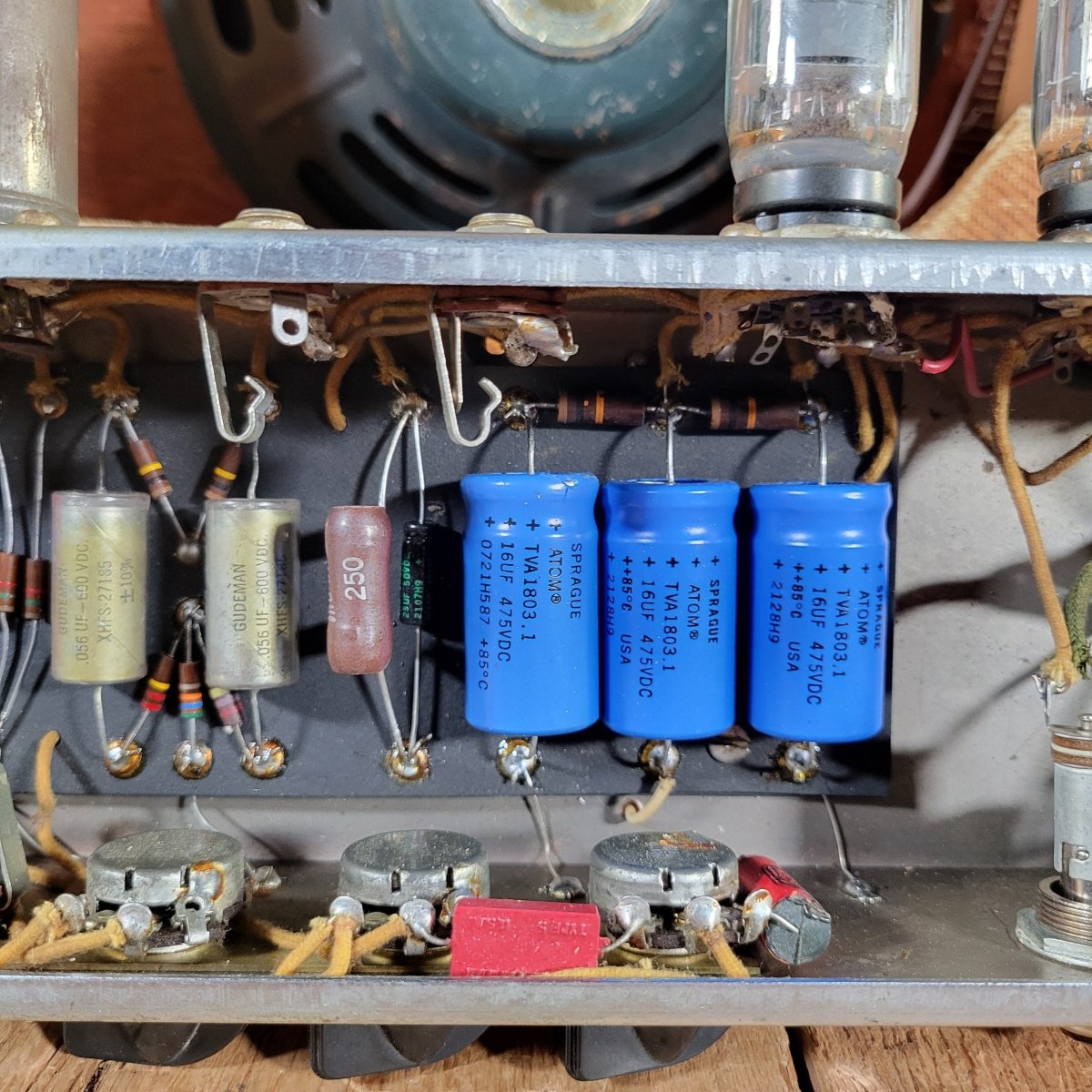 Fender Tweed Deluxe 5D3 Wide Panel 1954 - Mahar's Vintage Guitars