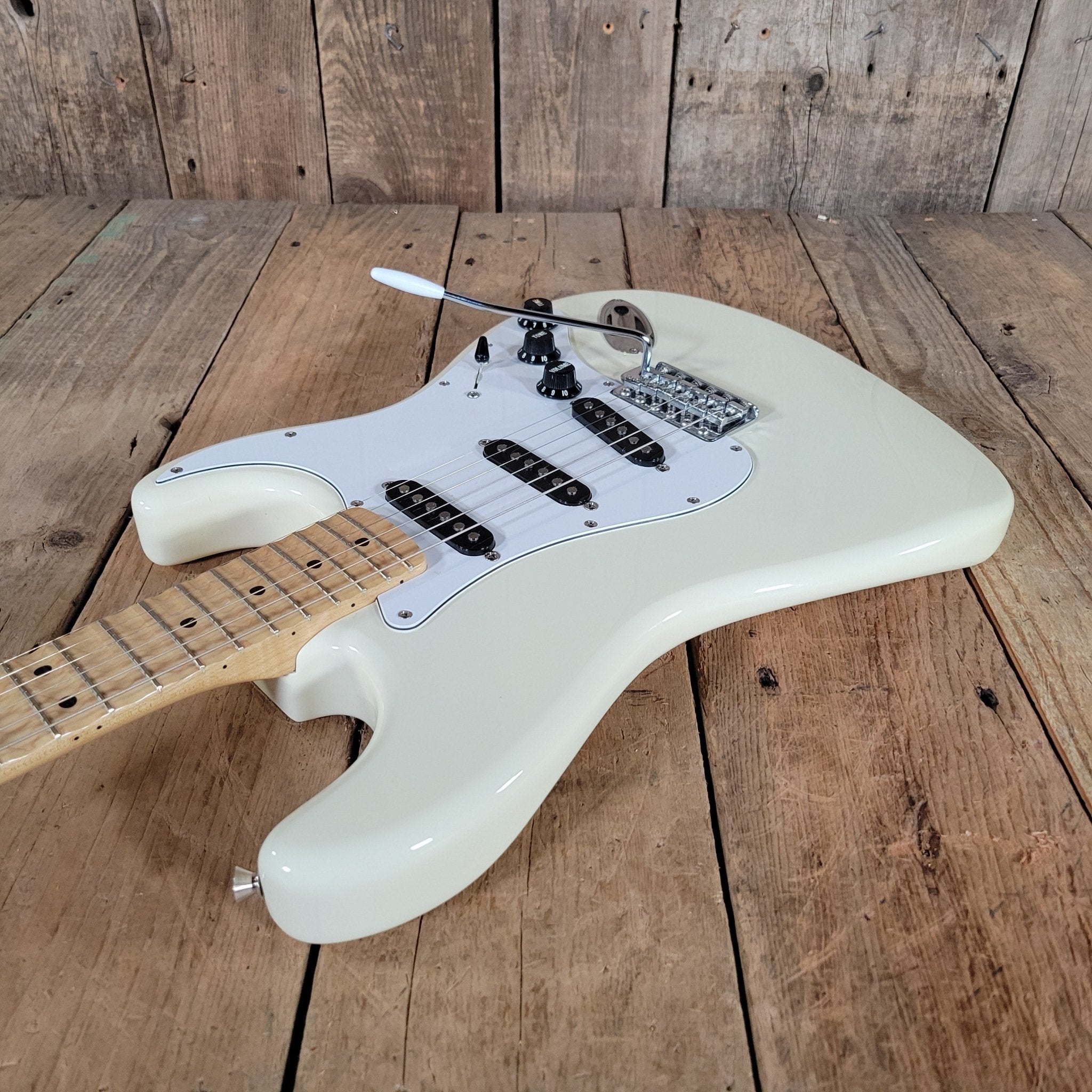 ギター Fender Yngwie Malmsteen Vintage White Fender Yngwie J Malmsteen 30th Anniversary Custom Shop