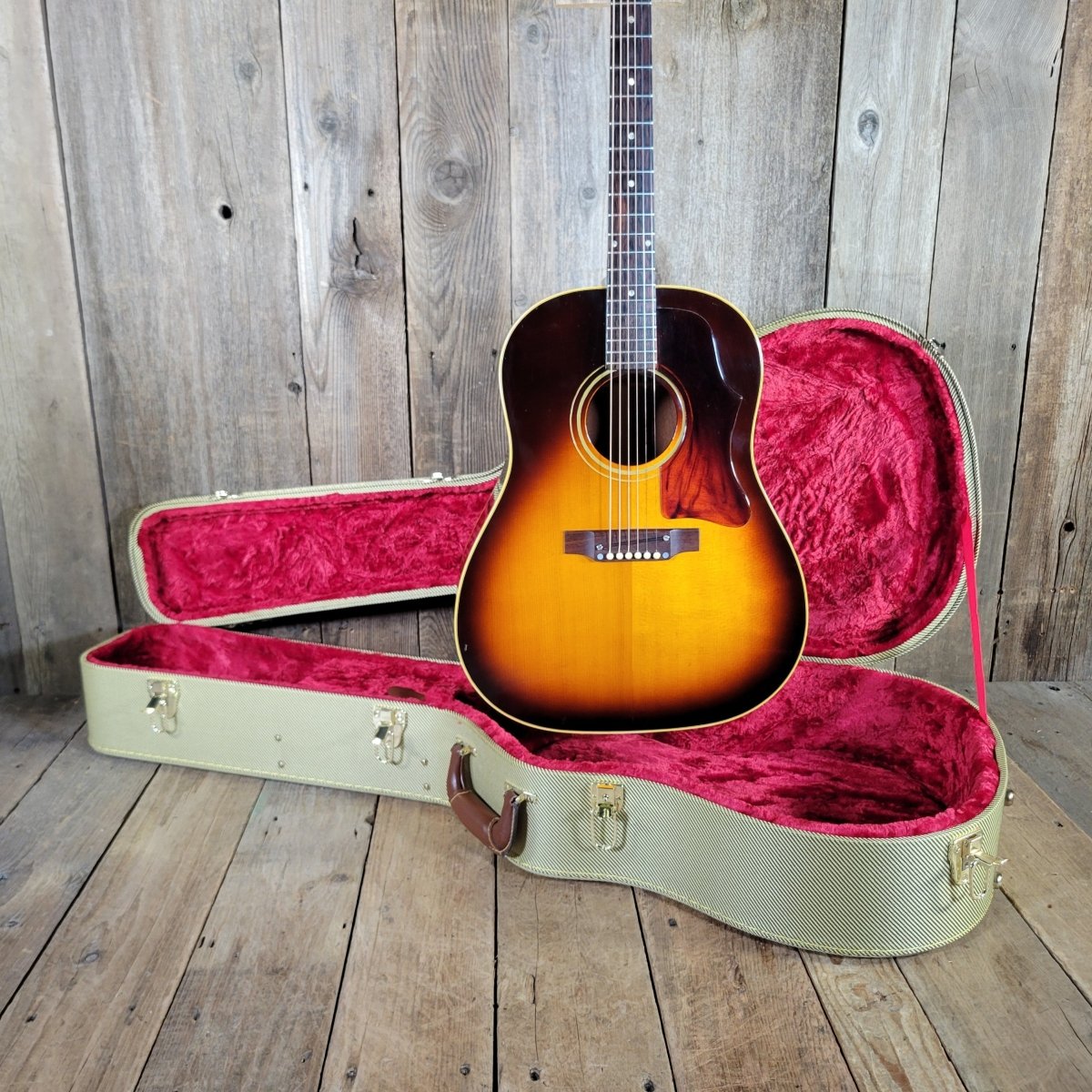 Gibson 1967 J - 45 Tobacco Sunburst Slope Shoulder Excellent - Mahar's Vintage Guitars