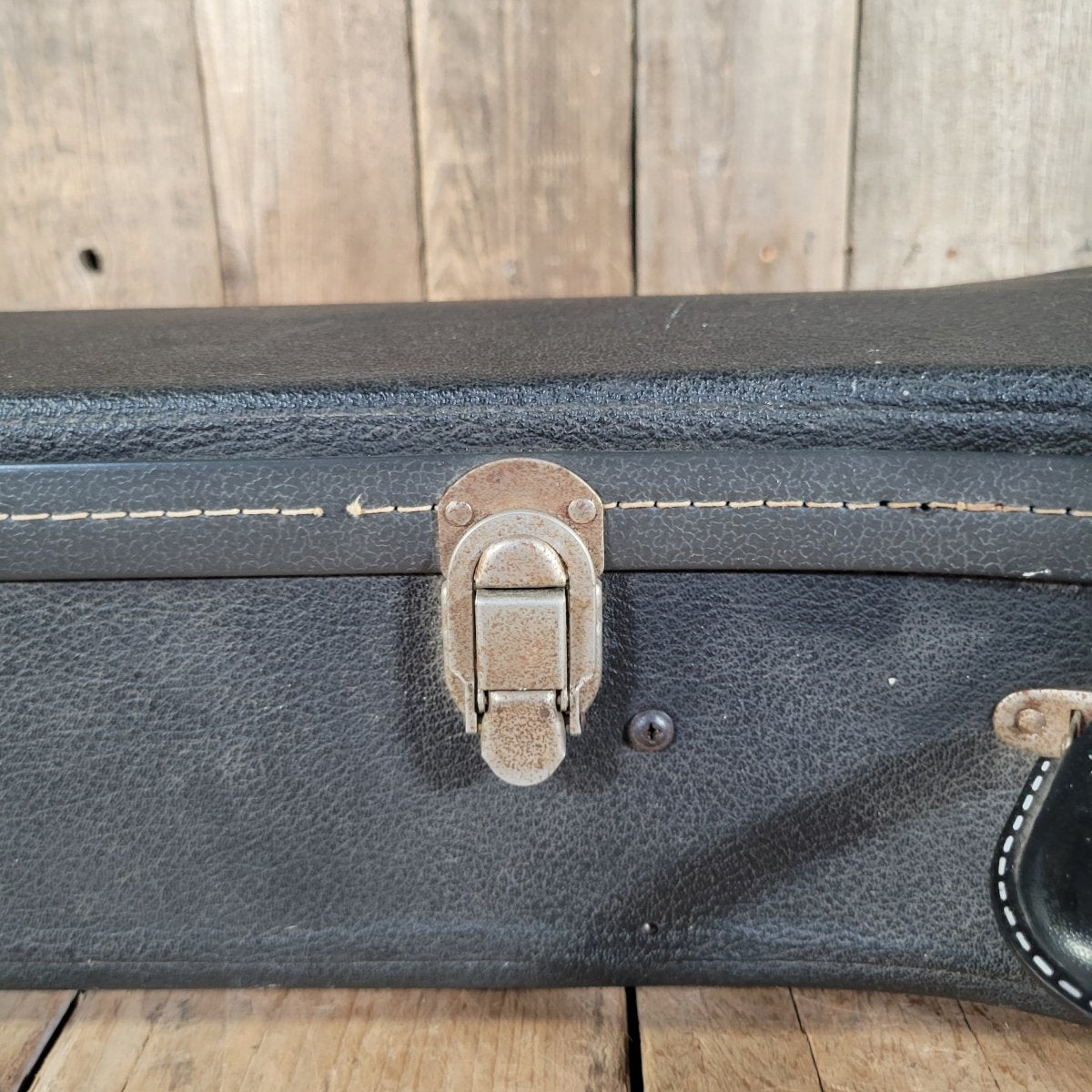 Gibson 1970 Black Tolex Hard Case ES-175 J-45 Era Very Good - Mahar's Vintage Guitars