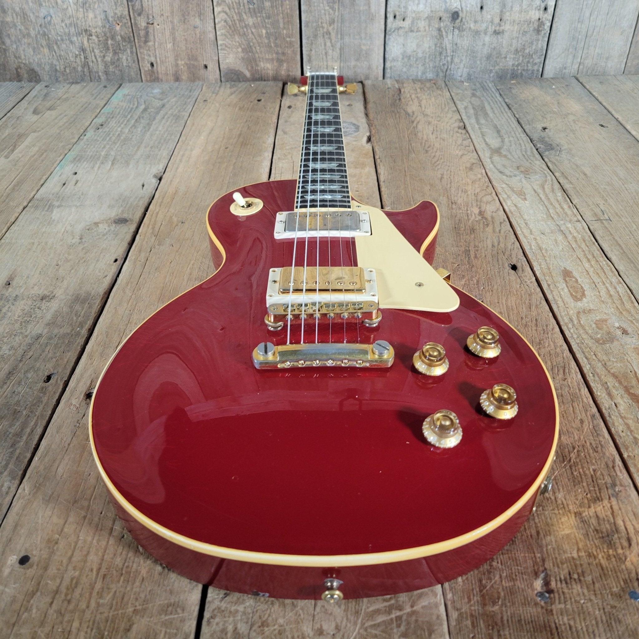 Gibson 1982 Les Paul Standard Limited Edition – Candy Apple