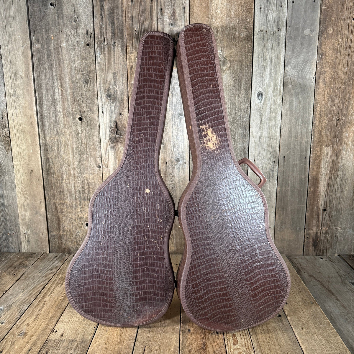 Gibson Alligator case for LG guitars LG - 3, LG - 2,LG - 1, LG - 0 1958 1959 1960 - Mahar's Vintage Guitars