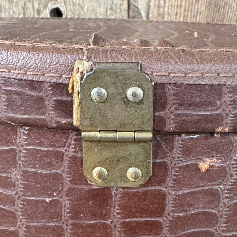 Gibson Alligator case for LG guitars LG - 3, LG - 2,LG - 1, LG - 0 1958 1959 1960 - Mahar's Vintage Guitars